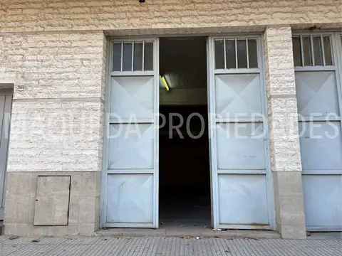 Alquiler Local O Deposito 26 M2 , Entrada Porton Disponible en 15 dias