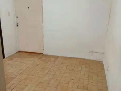 2 AMBIENTES PLANTA BAJA CON PATIO BAJAS EXPENSAS