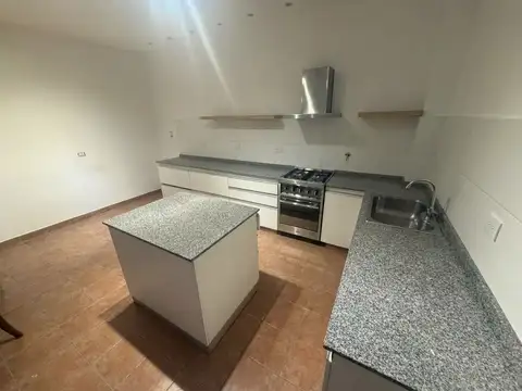 Depto Tipo Casa en Alquiler de 3 ambientes