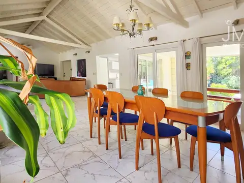 Casa en Lagartos sobre lote 1600 m² con pileta y golf — apto crédito