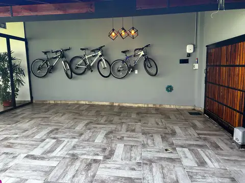 Casa 5 ambientes con 3 baños