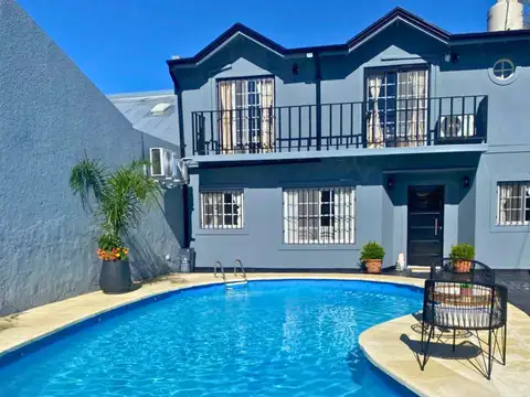 Venta casa 5 ambientes cochera, pileta, quincho y parrilla