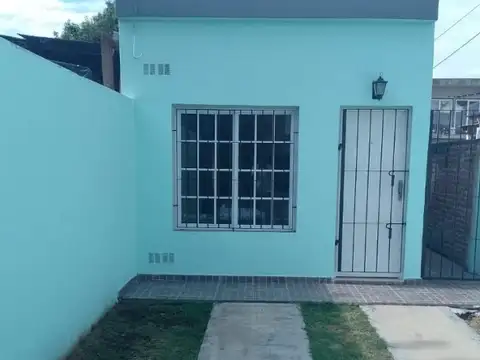 CASA 3 AMBIENTES 250 MTS 2 APROX.CON OATIO FONDO LIBRE Y GARAGE+ LOTE CON TINGLADO5X50 MORON