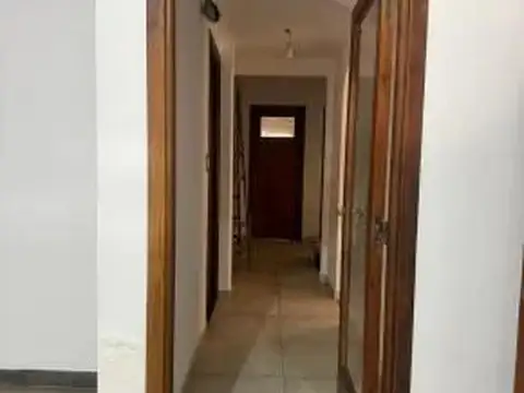 Depto Tipo Casa en Alquiler en Monte Castro, $ 2.500.000