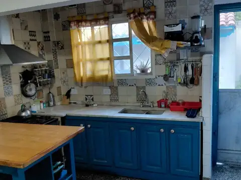 VENTA: CASA AMPLIA 3 HABITACIONES ZONA RESIDENCIAL