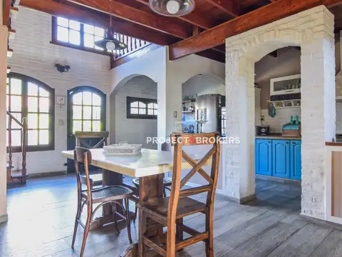 Casa en Venta con 2 cocheras