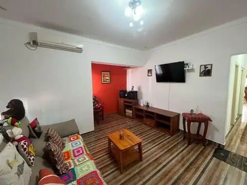 Casa 3 ambientes con 2 baños