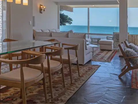 Casa en Alquiler Temporal con 4 cocheras
