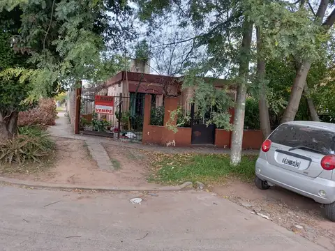 "LINDA CASA AMERICANA ESQUINA"