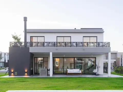 VENTA Hermosa Casa Diseño y Confort TERRALAGOS EL MEJOR BARRIO DE CANNING LOTE 552