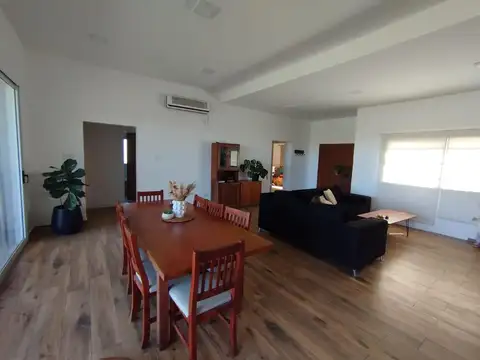 Casa 4 ambientes con 3 baños