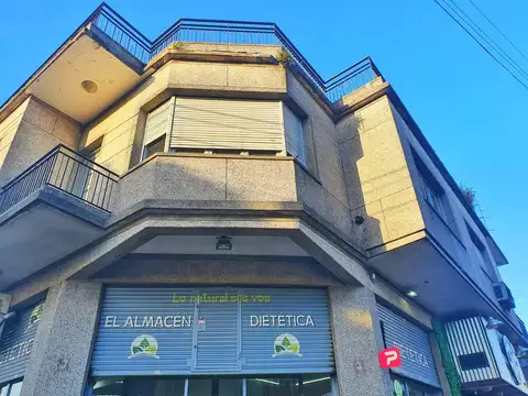 LOCAL CON CASA QUILMES