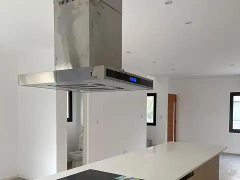 Casa 4 ambientes con 3 baños