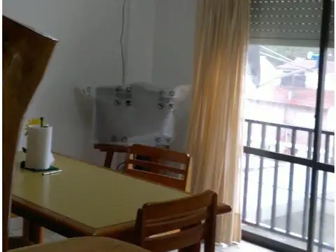 APTO CRÉDITO HIPOTECARIO. Excelente 2 ambientes con cochera fija cubierta.