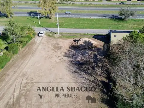 Excelente terreno comercial en alquiler permanente.