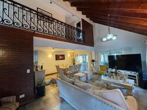 CASA EN VENTA - CAMPOS DE ALVAREZ