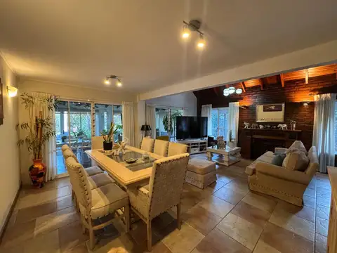 Casa en Venta en Campos De Alvarez, USD 360.000
