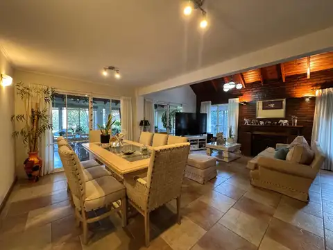 Casa 4 ambientes con 4 baños