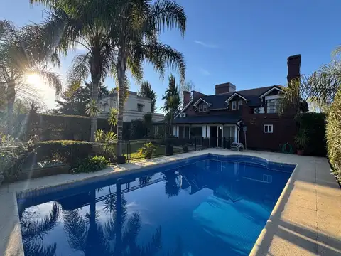 CASA EN VENTA EN CAMPOS DE ÁLVAREZ 5 AMBIENTES