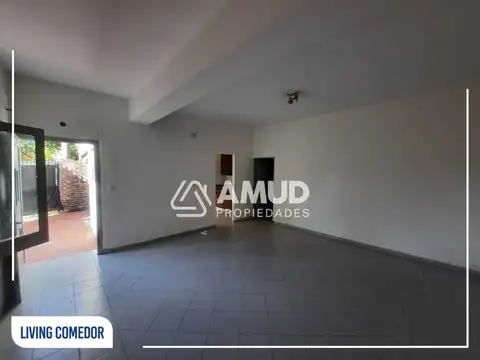 Casa en Alquiler con 1 cochera