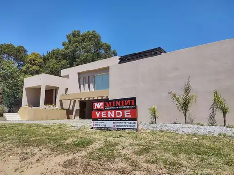 Espectacular casa de 4 ambientes en barrio San Rafael. 