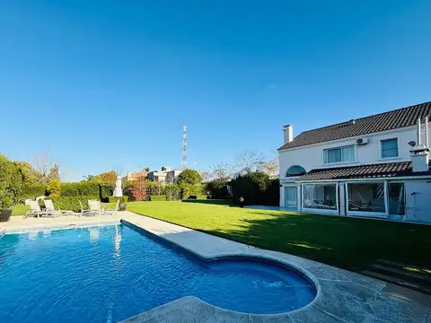 VENTA CASA Barrio Cerrado Villa Olivos 7 ambientes