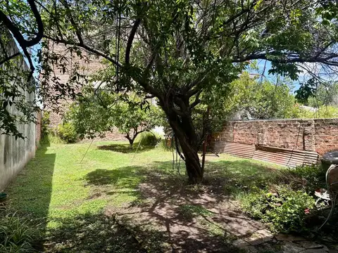 Venta casa a reciclar c/ fondo libre – Nuevo Valor