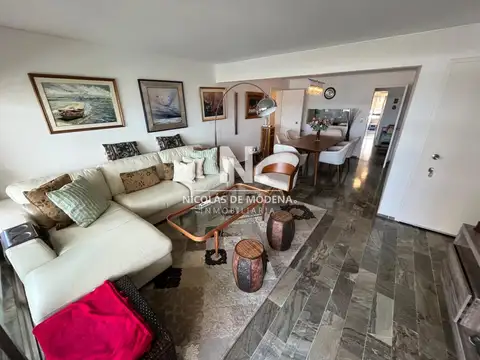 Apartamento en Venta, 3 dormitorios y servicio, en Playa Brava, Punta del Este
