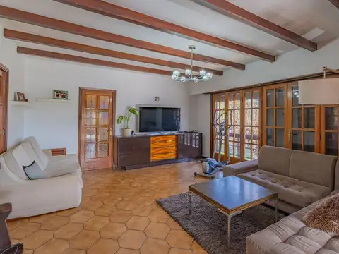 Avenida Juan Héctor Jara 400