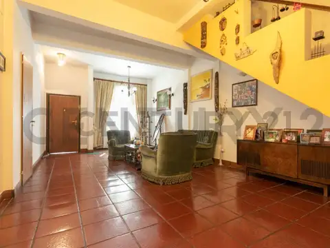 CASA DE 5 AMBIENTES EN VENTA EN ALMAGRO COCHERA