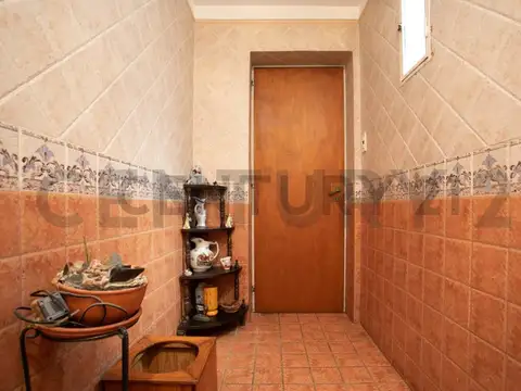 CASA DE 5 AMBIENTES EN VENTA EN ALMAGRO COCHERA