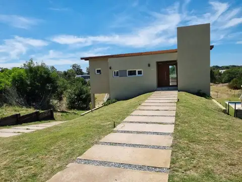 Casa 5 ambientes con 4 baños