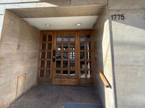 Departamento de 3 ambientes con patio
