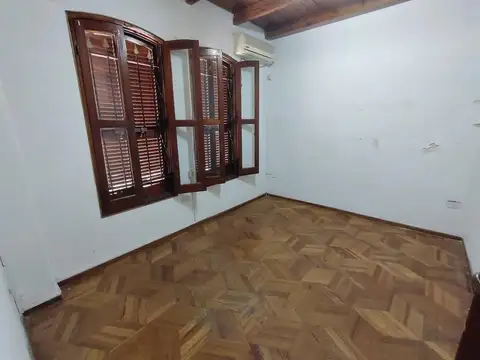 Casa 10 ambientes con 4 baños