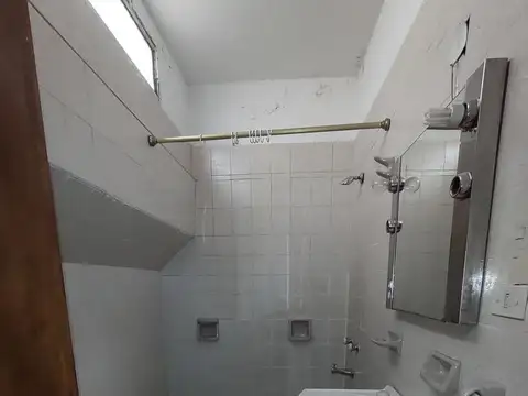 Casa 10 ambientes con 4 baños