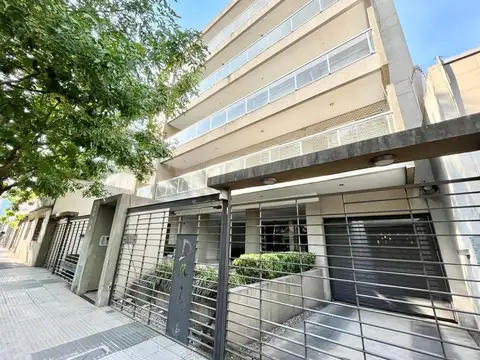 Departamento tres ambientes en excelente ubicación.