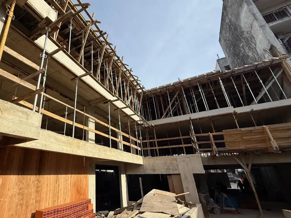 Edificio Terrazas del Alto San Isidro en San Isidro Vias / Rolon