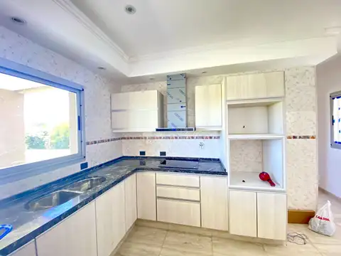 Casa 4 ambientes con 3 baños