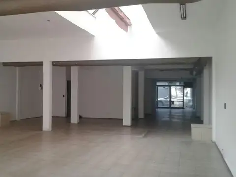 Venta local comercial en centro. 354m2.