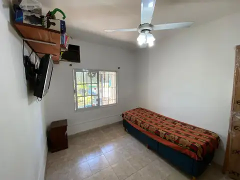 Casa 6 ambientes con 2 baños