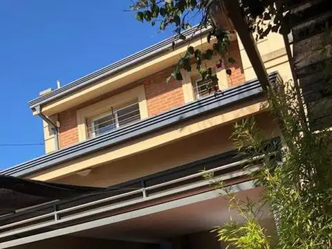 CF892 - CASA EN VENTA Z/ CALLE BERMÚDEZ Y AV. CENTENARIO