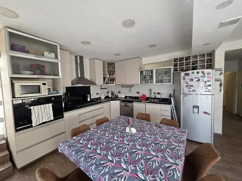 Depto Tipo Casa 4 ambientes con 3 baños
