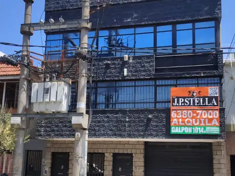 Galpón 1014 m² en 3 plantas - Montacargas Oficinas y vestuarios - Lomas Del Mirador