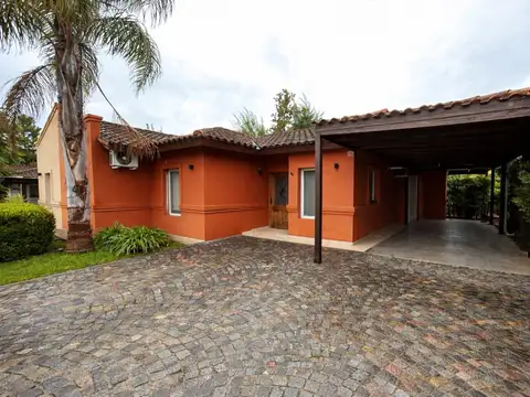 VENTA CASA 4 AMBIENTES CON PILETA apta credito - BARRIO CERRADO LA CANDELA