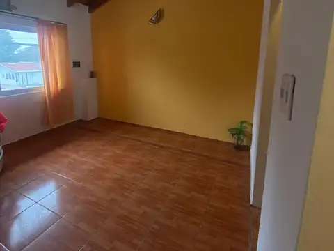 Depto Tipo Casa en Alquiler en Caseros, $ 650.000