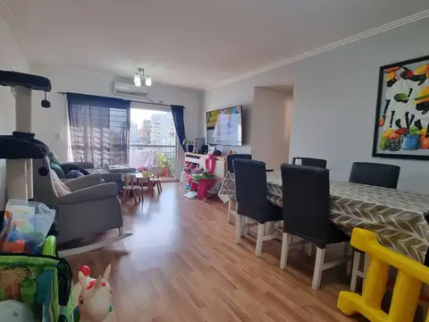 Depto 3 amb, balcón vista abierta, Lanús centro. 83m² totales.