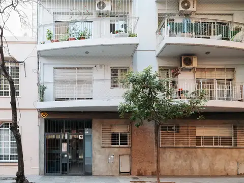 alquiler departamento dos dormitorios al frente con balcon ultimo piso pichincha