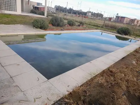 CASA QUINTA EN VENTA BARRIO LAS CALANDRIAS