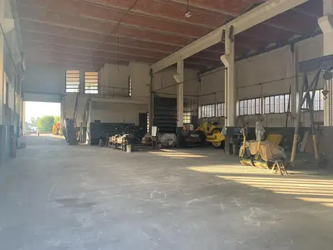 Galpon en Venta 76  mts Frente