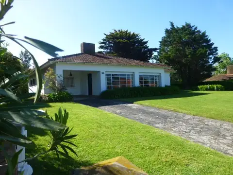 Avenida del Libertador, Pinamar, Partido de Pinamar.